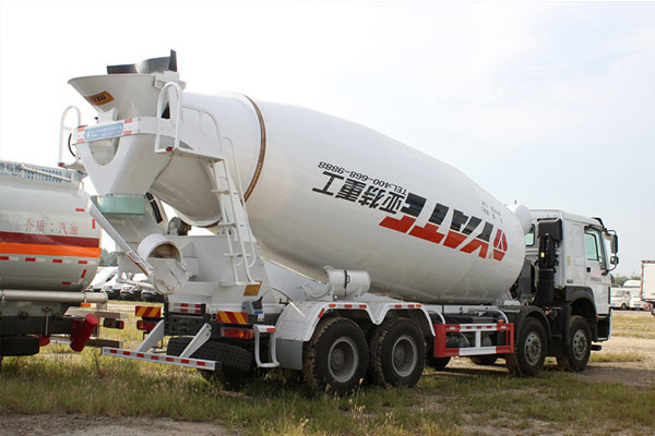 5.5CBM Concrete 8x4 Mixer Truck Sinotruk Howo 380HP 3