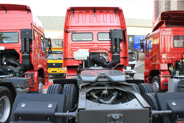 Euro 5 HOWO Used Tractor Truck 375 HP | 35000KM 4