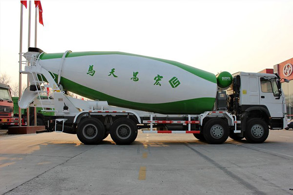 9CBM Concrete 8x4 Mixer Truck Sinotruk Howo 380HP