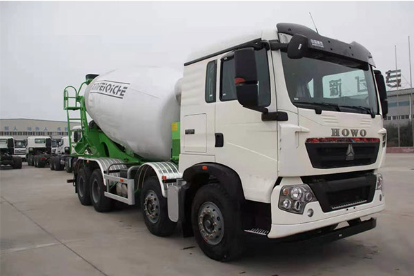 7.9CBM Concrete 8x4 Mixer Truck Sinotruk Howo 340HP