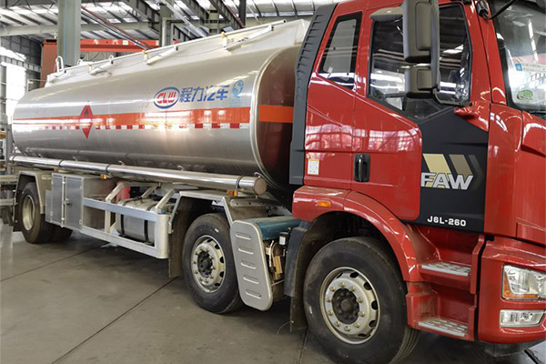 21.4m³ FAW Fuel Tanker Truck丨NEW 2