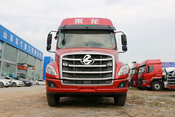 FAW Chenglong T5 long head tractor truck