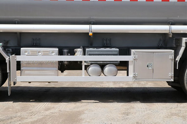 29m³ SINOTRUK HOWO Fuel Tank Truck丨340HP | NEW 3