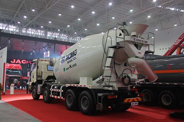 FAW Jiefang J6P 375HP Concrete Mixer Truck 2