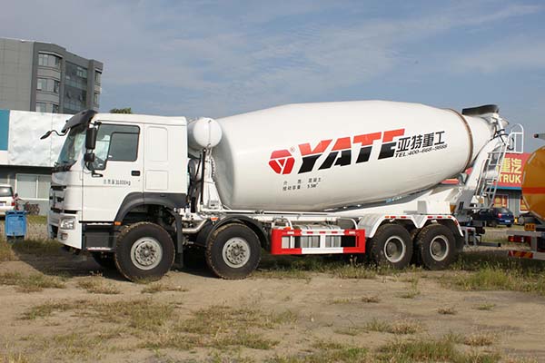 Sinotruk HOWO Heavy Truck 380HP 8X4 5.5m³ Concrete Mixing 3