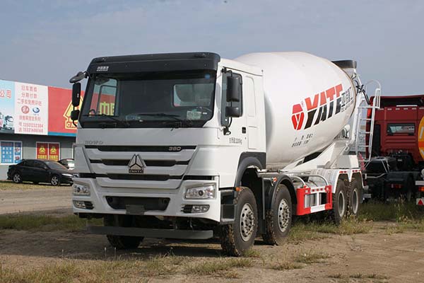 Sinotruk HOWO Heavy Truck 380HP 8X4 5.5m³ Concrete Mixing 1