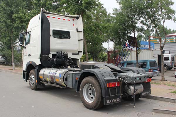 Sinotruk HOWO Heavy Truck 440HP 4X2 Tractor Truck 3
