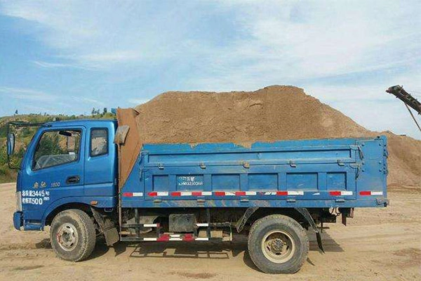 6 wheel dump truck carrying sand